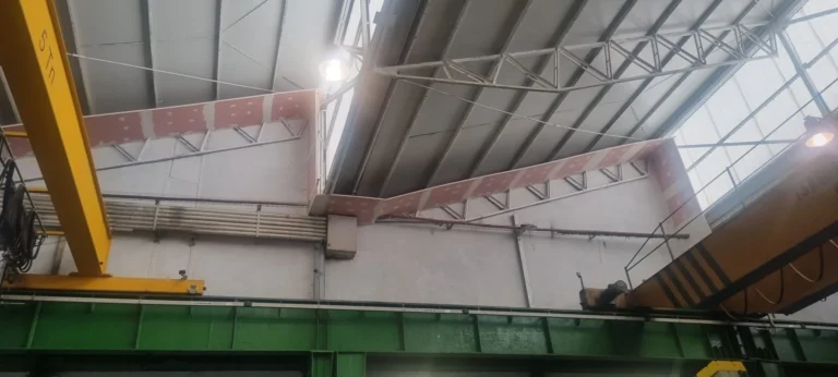 Cubierta con barrera cortafuegos instalada en nave industrial del Valle de Trápaga