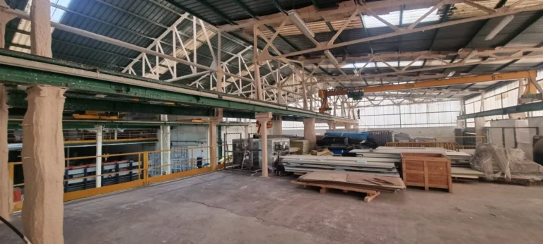 Cerchas y correas de cubierta con ignifugado en nave industrial de Erandio